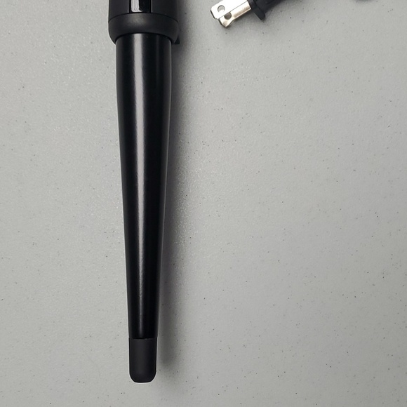 Tresemme styling wand.  70 inch swivel cord. - Picture 2 of 4